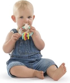 Sophie De Giraf - Rammelaar - Multi Textuur - Op Wit Rode Hangkaart -Babyspeelgoed Winkel 1019x1200 3