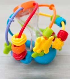 Playgro Speel En Leerbal - Grijp- En Bijtspeelgoed - Klikklak Geluiden - Spiegeltje - Kralen - Cilinder Met Rattelende Ballen -Babyspeelgoed Winkel 1061x1200