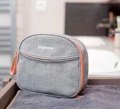 Babymoov 9-delige Babyverzorgingsset Aqua Perzikkleur En Grijs -Babyspeelgoed Winkel 1200x1092 2