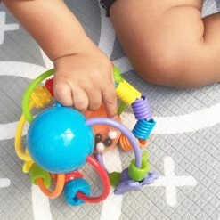 Playgro Speel En Leerbal - Grijp- En Bijtspeelgoed - Klikklak Geluiden - Spiegeltje - Kralen - Cilinder Met Rattelende Ballen -Babyspeelgoed Winkel 1200x1200 257