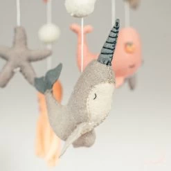 Wavy Dreams - Boxmobiel - Dieren Mobiel Babykamer - Mobiel Baby - Kraamcadeau - Baby Cadeau Meisje - Baby Mobiel - Pink Dolphin -Babyspeelgoed Winkel 1200x1200 508