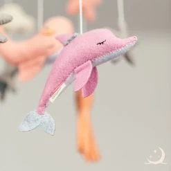 Wavy Dreams - Boxmobiel - Dieren Mobiel Babykamer - Mobiel Baby - Kraamcadeau - Baby Cadeau Meisje - Baby Mobiel - Pink Dolphin -Babyspeelgoed Winkel 1200x1200 510