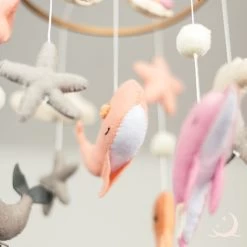 Wavy Dreams - Boxmobiel - Dieren Mobiel Babykamer - Mobiel Baby - Kraamcadeau - Baby Cadeau Meisje - Baby Mobiel - Pink Dolphin -Babyspeelgoed Winkel 1200x1200 511