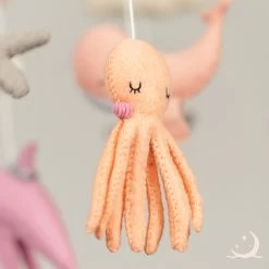 Wavy Dreams - Boxmobiel - Dieren Mobiel Babykamer - Mobiel Baby - Kraamcadeau - Baby Cadeau Meisje - Baby Mobiel - Pink Dolphin -Babyspeelgoed Winkel 1200x1200 514