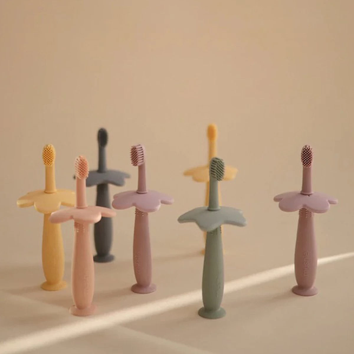 Mushie Flower Tandenborstel Blush 2 Mushie Flower Tandenborstel Blush - Afbeelding 2