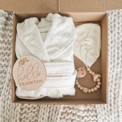 Gioia Giftbox Essentials Small Ecru - Jongen - Meisje - Unisex - Babygeschenkset - Kraamcadeau - Baby Cadeau - Kraammand - Babyshower Cadeau -Babyspeelgoed Winkel 1200x1200 564