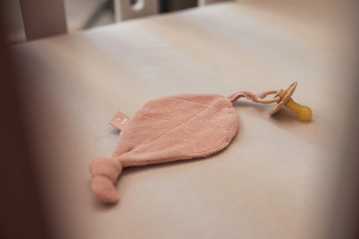 Jollein Speendoekje Badstof Leaf - Pale Pink 1 Jollein Speendoekje Badstof Leaf - Pale Pink