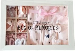 Gepersonaliseerd Kraamcadeau Meisje - Herinneringsdoos Baby- Baby Geschenkset - Kraamcadeau - Baby Memorie Box - Babyshower Cadeau - Babycadeau - 10 In 1 Kado - Cadeau Met Naam -Babyspeelgoed Winkel 1200x821 2