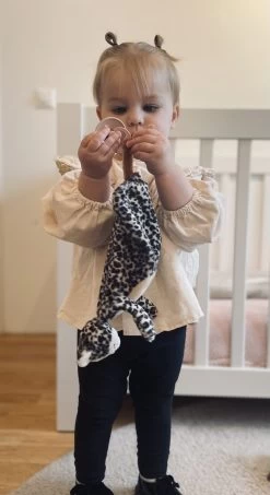 Bylout Leopard Lou Knuffeldoekje/Speendoekje Produced By Happy Horse -Babyspeelgoed Winkel 654x1200 1