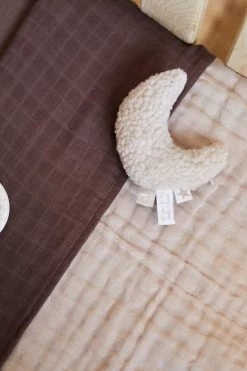 Jollein Rammelaar Moon - Nougat -Babyspeelgoed Winkel 799x1200 9