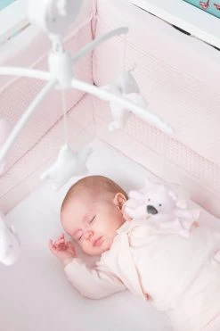 Baby's Only Muziekmobiel Baby - Boxmobiel - Classic Roze/Baby Roze/Wit - Gebreide Figuurtjes - Muziek Speelgoed - Melodie 'It's A Small World' -Babyspeelgoed Winkel 800x1200 45