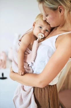 Jollein Speendoek Moon | Set 2 Stuks | Pale Pink + Ash Green -Babyspeelgoed Winkel 800x1200 81