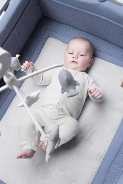 Baby's Only Muziekmobiel Baby - Boxmobiel - Stonegreen/Mint/Wit - Gebreide Figuurtjes - Muziek Speelgoed - Melodie 'It's A Small World' -Babyspeelgoed Winkel 801x1200 17