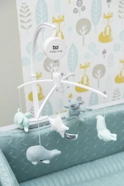 Baby's Only Muziekmobiel Baby - Boxmobiel - Stonegreen/Mint/Wit - Gebreide Figuurtjes - Muziek Speelgoed - Melodie 'It's A Small World' -Babyspeelgoed Winkel 801x1200 21