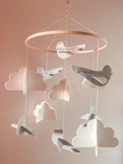 Baby Mobiel Vogels Vilt - Kinderkamer - Scandinavisch - Groot - Duurzaam - Bamboe - Box - Ledikant - Bed 5 Baby Mobiel Vogels Vilt - Kinderkamer - Scandinavisch - Groot - Duurzaam - Bamboe - Box - Ledikant - Bed -Babyspeelgoed Winkel 900x1200 7