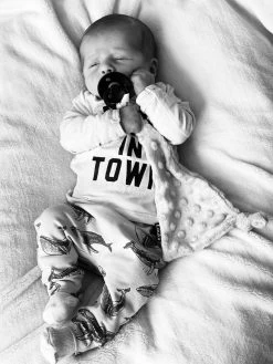 Louka Speendoekje Driehoek Minky Crème | Meisje | Jongen | Minky | Speenknuffel | Speen | -Babyspeelgoed Winkel 901x1200